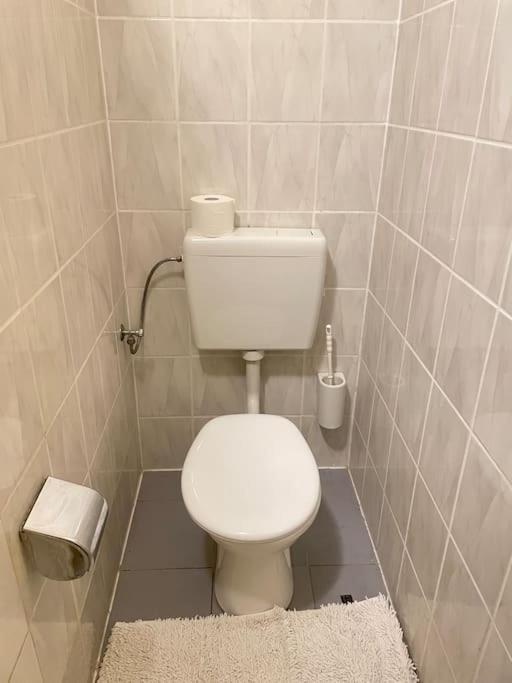 Einzimmerwohnung + Dusche Und Wc Berlim Exterior foto